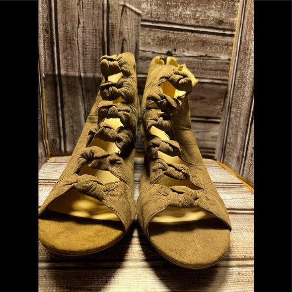 Metaphor woman’s Chelsea ankle  boots - Picture 1 of 16